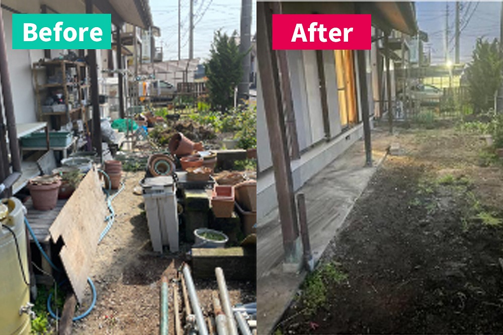 ビフォーでは、鉢やプランター、資材、ホースなどが庭一面に並び雑然とした状態。アフターでは不用品がすべて撤去され、土が見えるほどすっきり片付いた庭の様子が写っている。