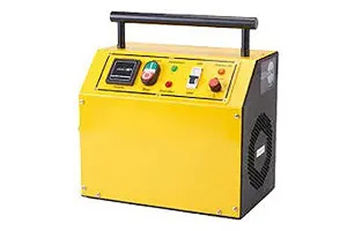 特殊清掃に使用した業務用オゾン脱臭機「Panther-J」。強力なオゾンショックトリートメントで死臭を除去。